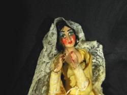 spanish doll yellow lace close up_02